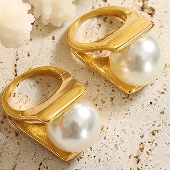 Stainless Steel ring with pearl - Picture 2 of 2